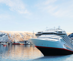 Vinn Elkjøp gavekort på KR 10.000 Vinn cruise med Hurtigruten for 2
